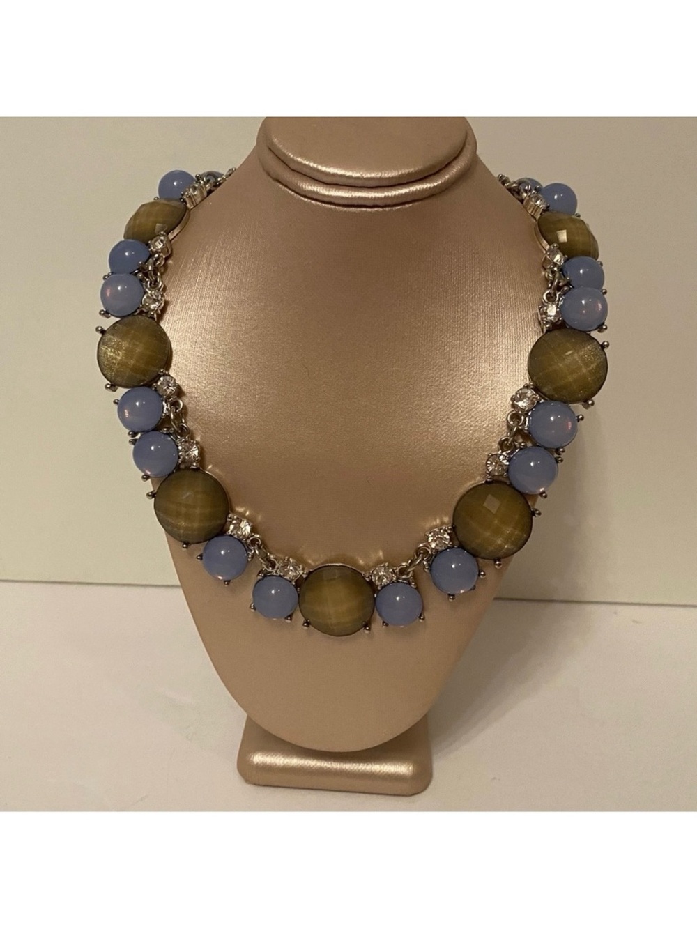 WHITE HOUSE BLACK MARKET NEW NECKLACE STATEMENT GREEN BLUE CLEAR RHINESTONE 16”